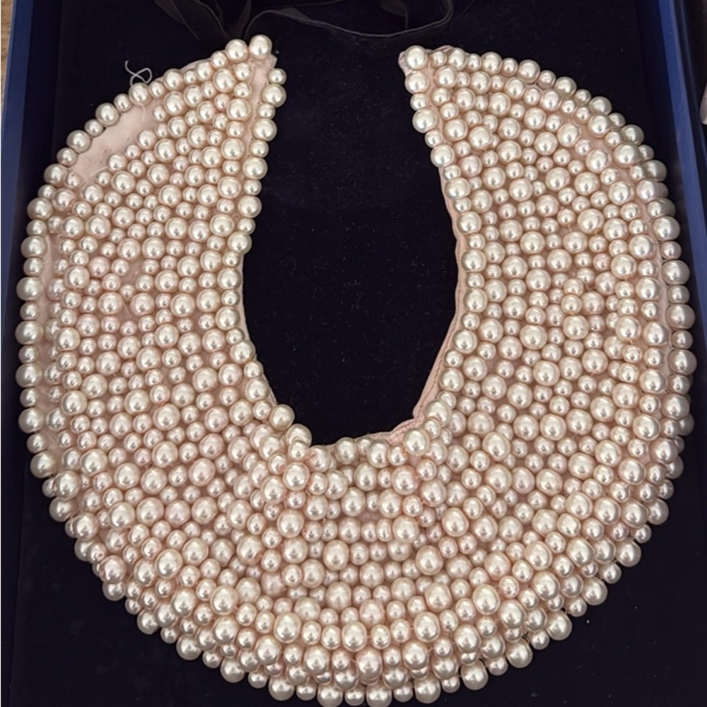 Lustrous Pearl Statement Necklace